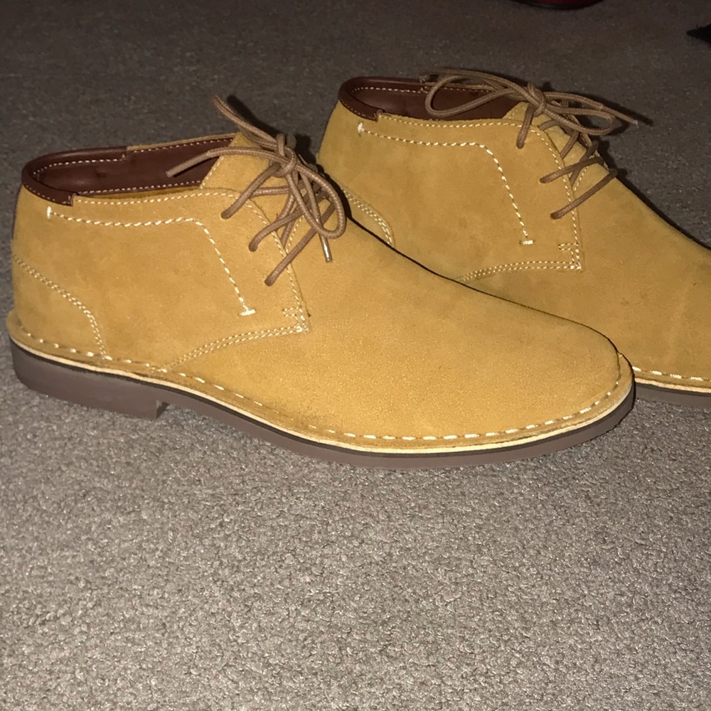 NWOT Kenneth Cole Men’s Chukkas